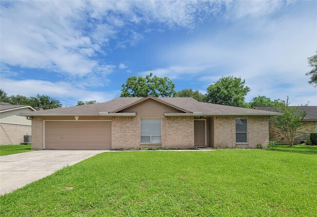 Primary Photo - 5607 Country Green St