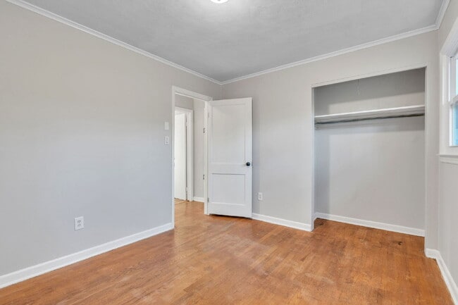 Building Photo - Freshly Updated 2BR / 1BA Single-Level Duplex $1350/mo rent***