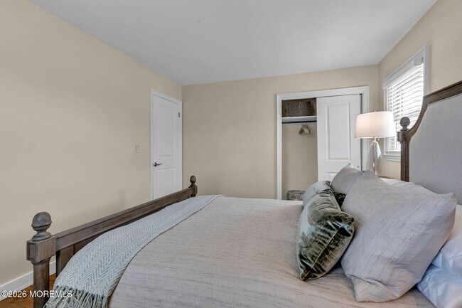 Building Photo - 2412 Homestead Ave