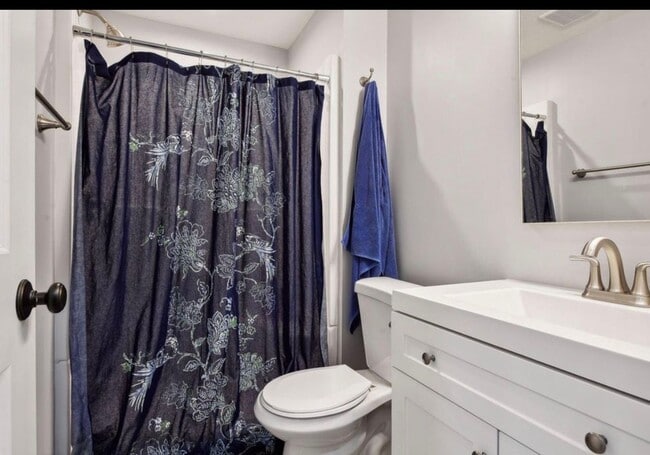 Building Photo - Beautiful Remodeled 5 Bedroom