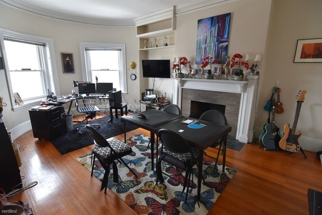 Building Photo - 2 br, 1 bath  - 1692 Beacon Street 3