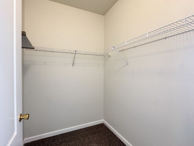 Building Photo - The Villas Condominiums  2/2 AVAILALBE NOW!