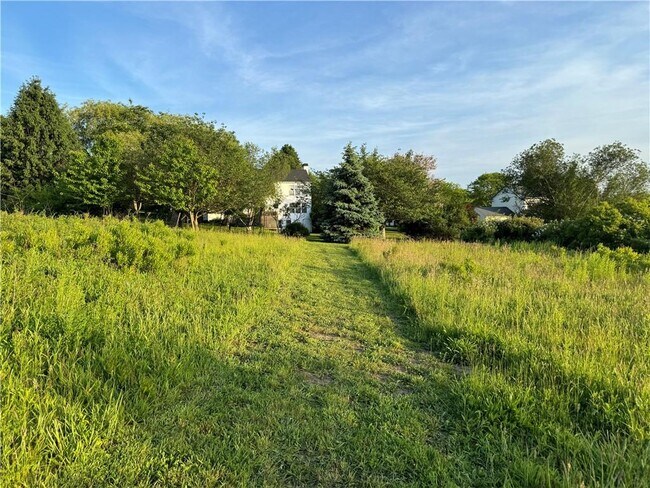 Building Photo - 65 Carriage Trl