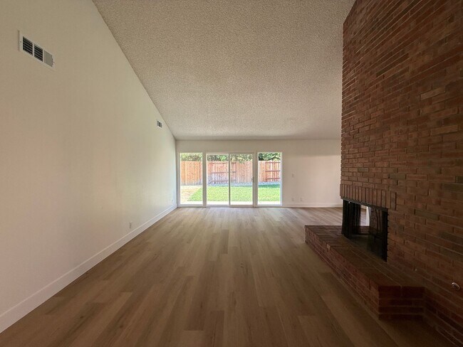 Building Photo - Just Beautifully Updated Village Hills Single Story Home in Orcutt