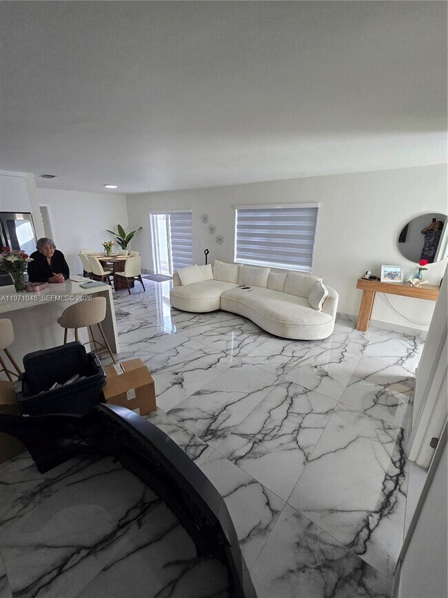 Building Photo - 869 W 37th St