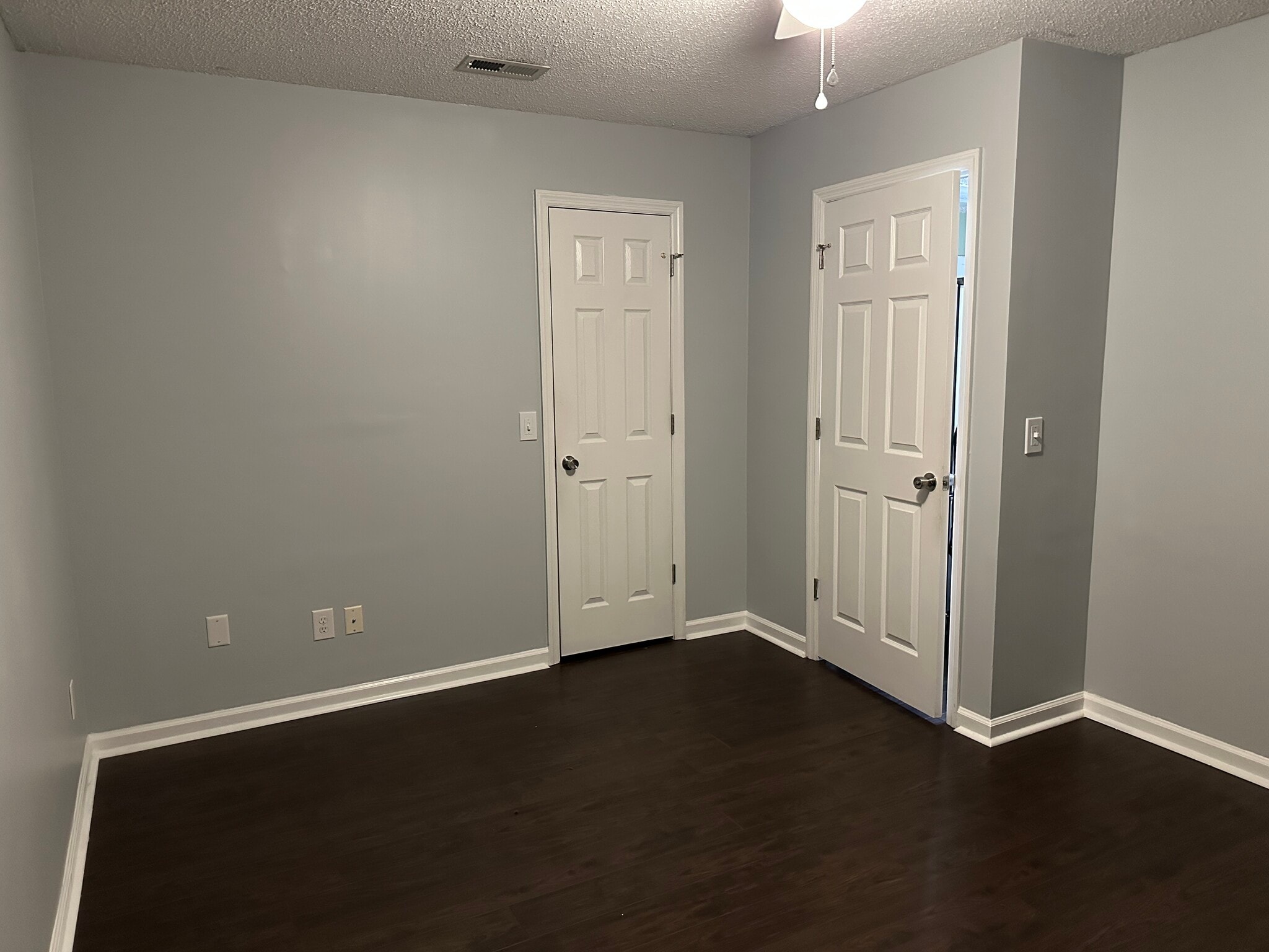 Bedroom/ office 1 - 669 Windhaven Dr