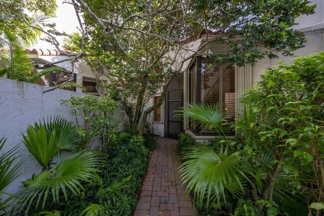 Building Photo - 2592 Sheltingham Dr