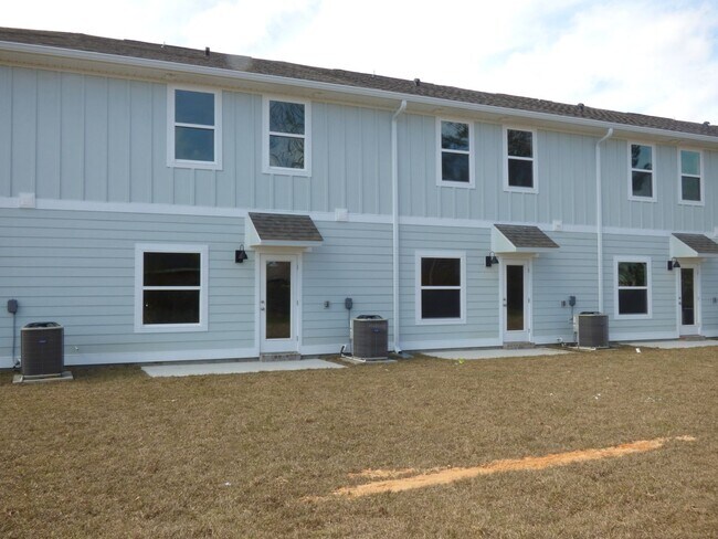 Building Photo - Beautiful New Townhome in Admiral's Quarters