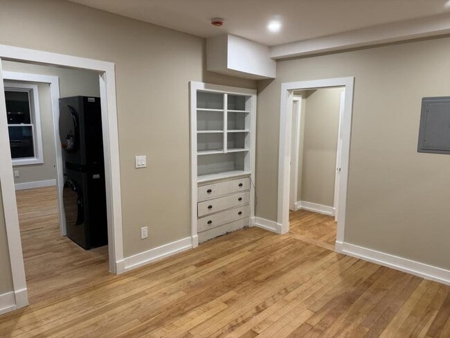 Building Photo - 16 Elm St