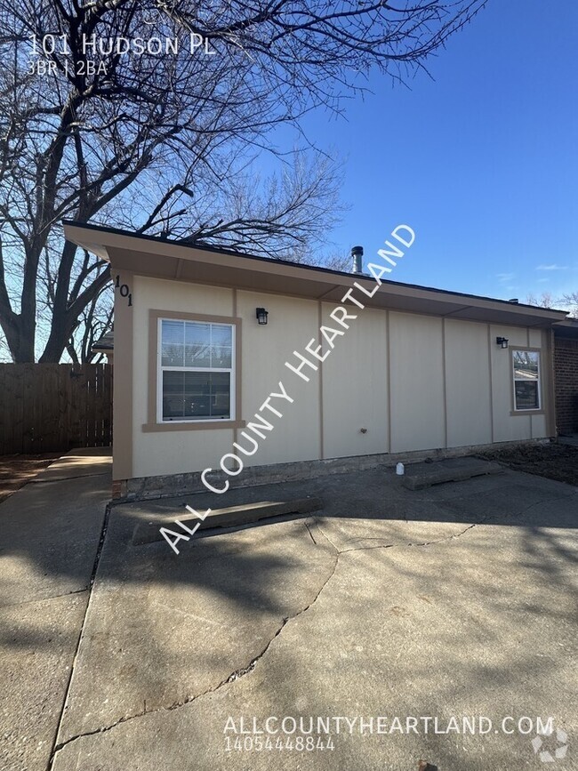 Building Photo - Updated 3 bed 2 bath in Midwest City!