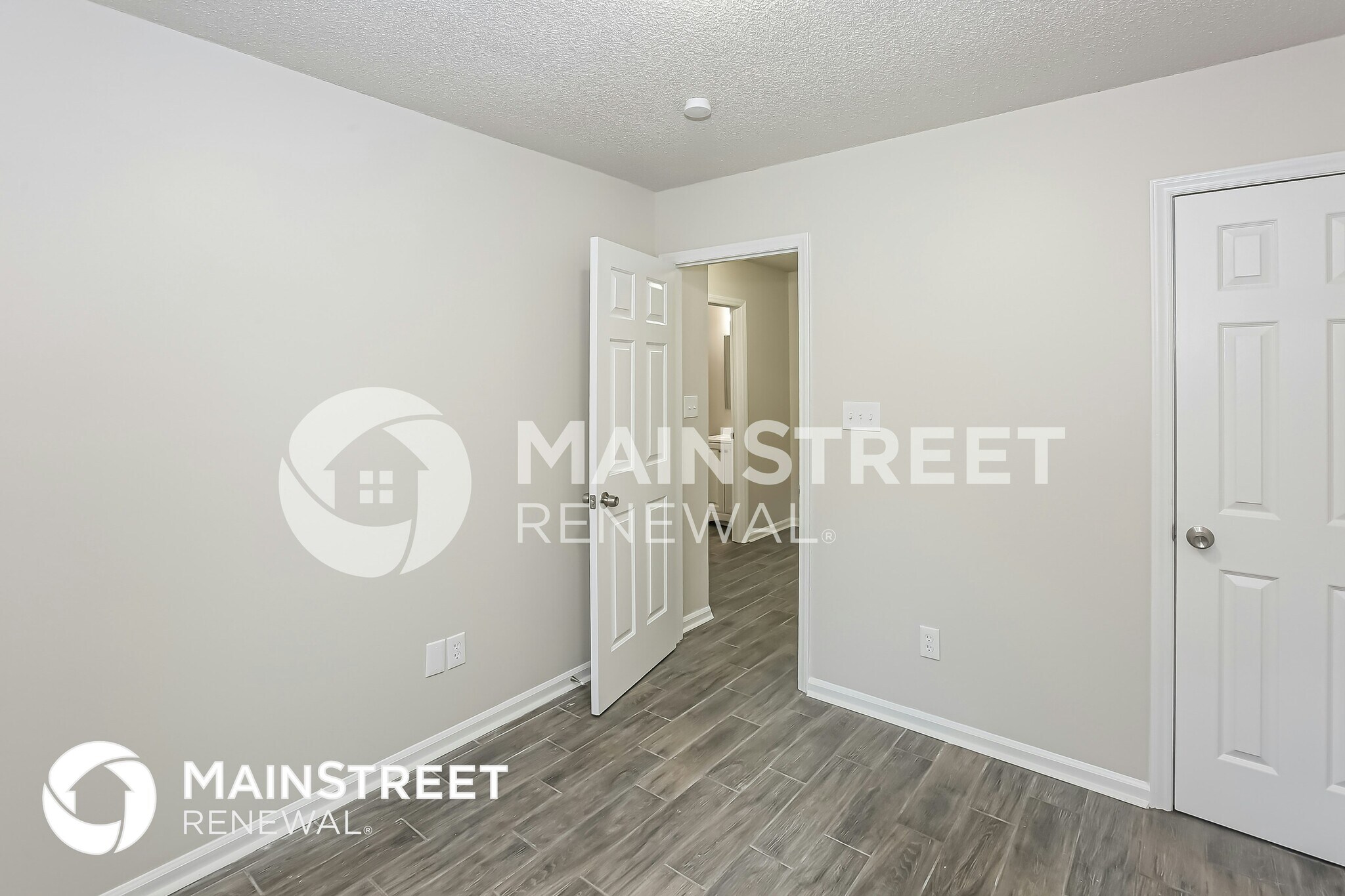 Building Photo - 3330 Crescent Knoll Dr