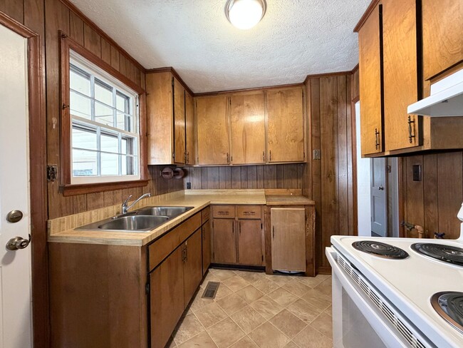 Building Photo - 3 Bedroom 1 Bathroom House in Laurinburg, NC