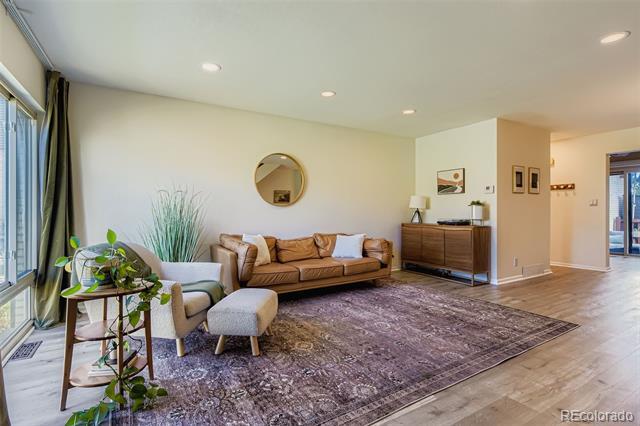 Primary Photo - 4234 W Pondview Dr