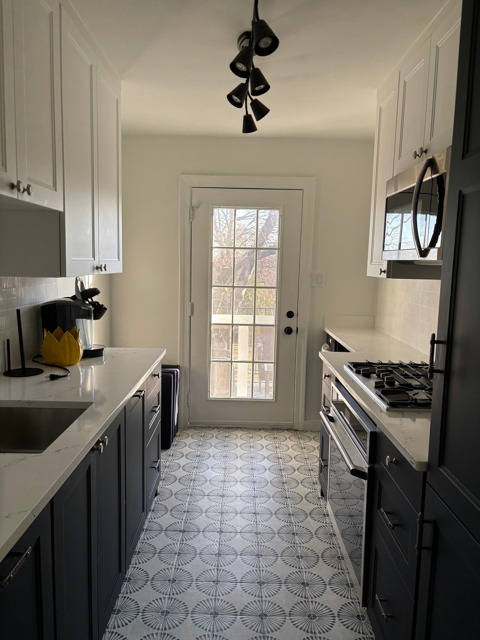 Building Photo - 102 N George Mason Dr