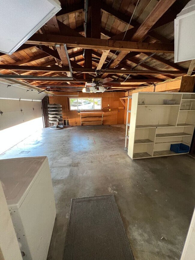 Building Photo - Move in Special!! $750 off 1st Month's Rent!!