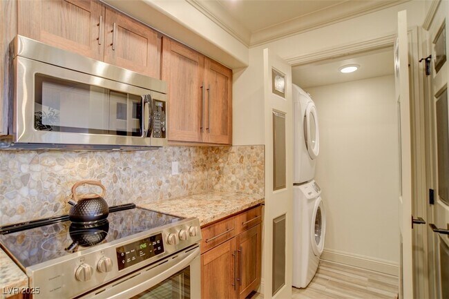 Building Photo - 555 E Silverado Ranch Blvd