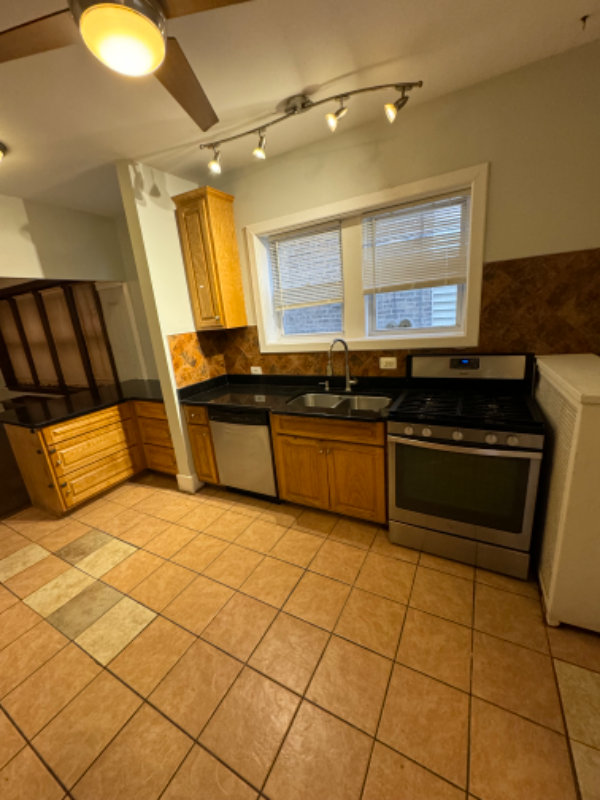 Building Photo - 7927 S Eberhart Ave