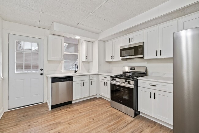 Building Photo - 4 bed 1.5 bath - completely updated, central air, patio.  Great location