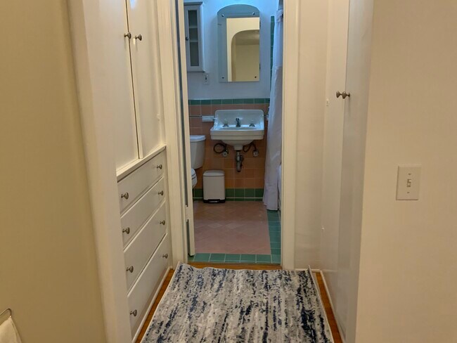 Storage area by bath - 10610 Wellworth Ave