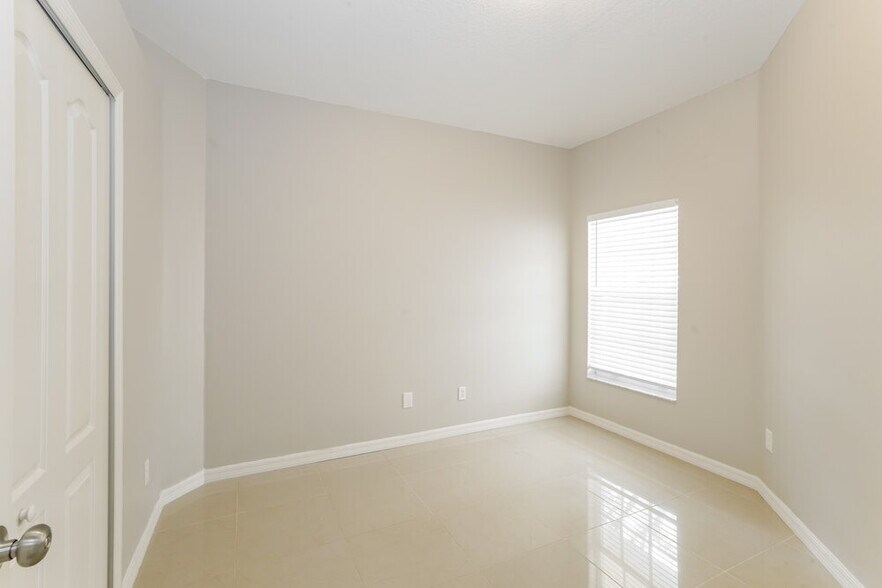 Building Photo - 405 Pine Pointe Ct