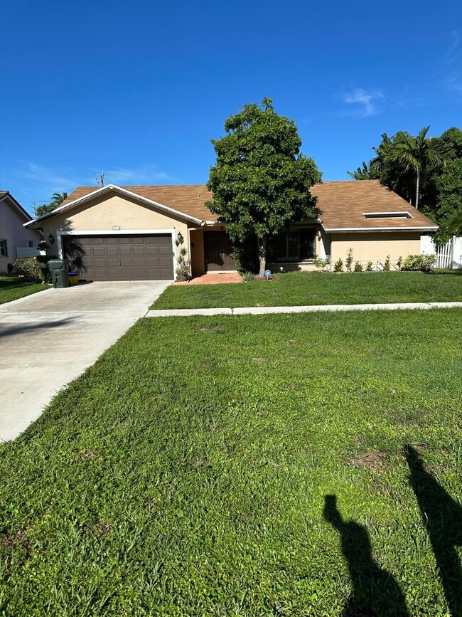 Building Photo - 7689 W Country Club Blvd