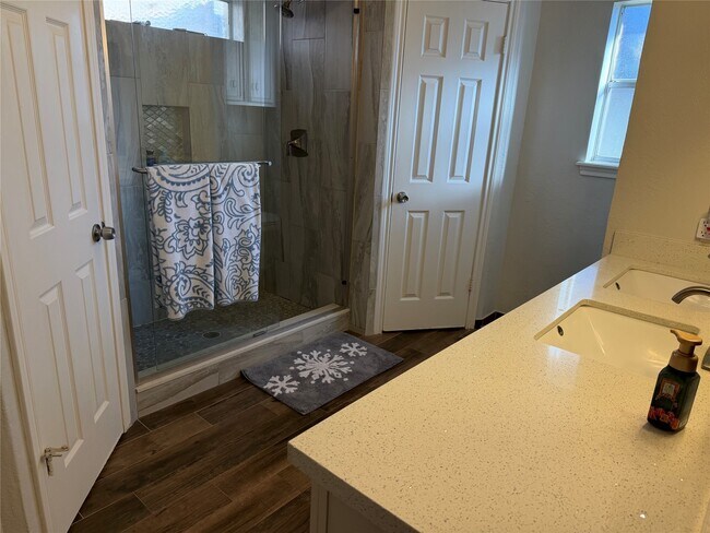 Building Photo - 20307 Pittsford Dr