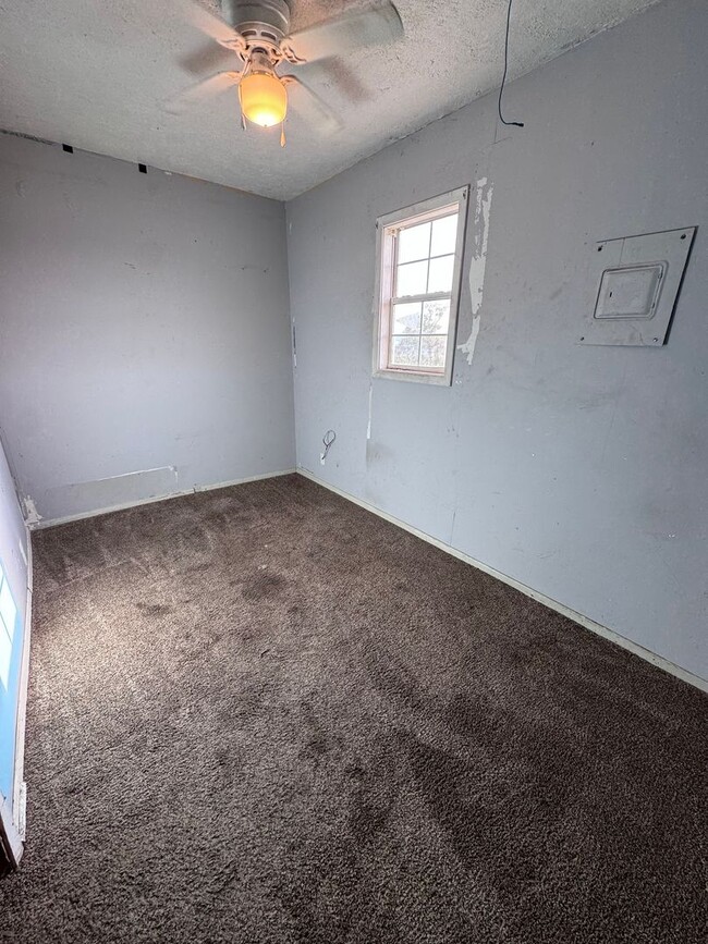 Building Photo - Quaint 2 bed 1 bath