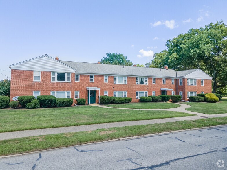 Building Photo - Emerald Village Apartments