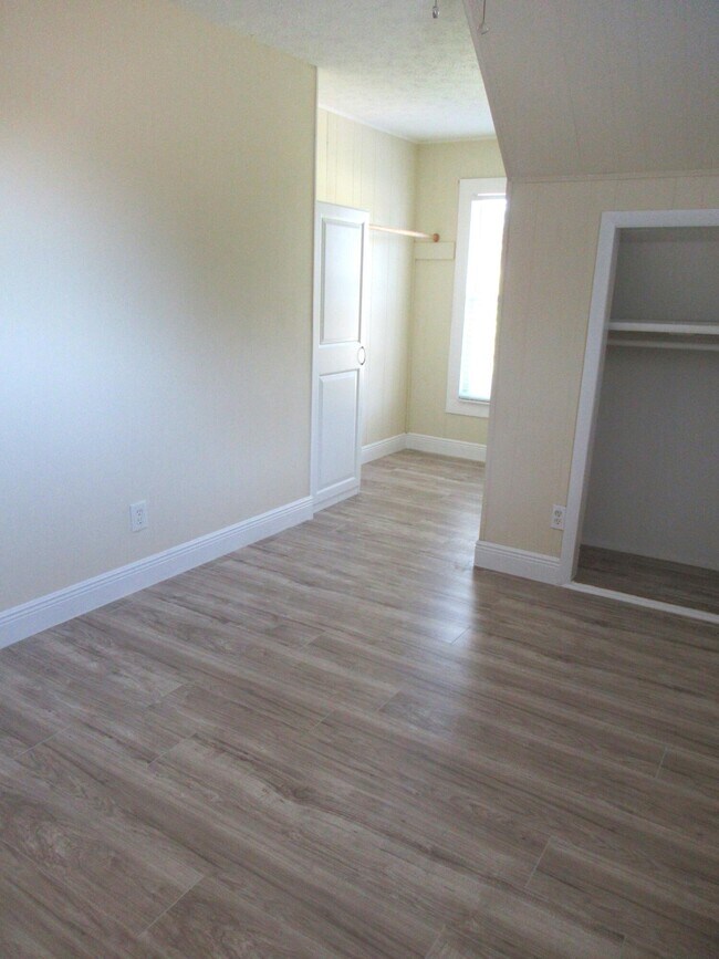 Building Photo - 5310 Palm Dr