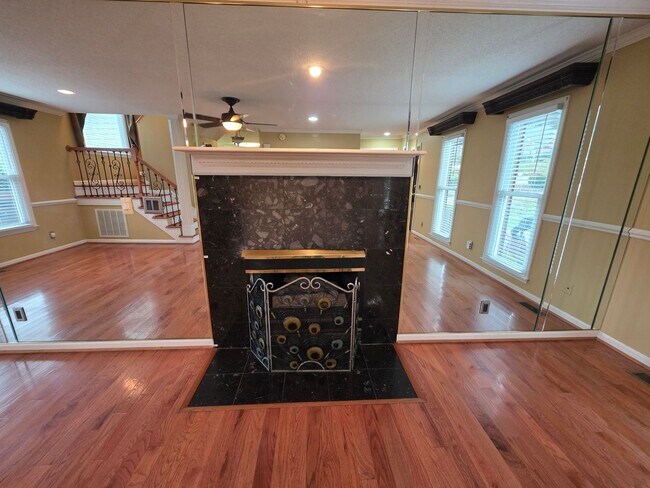 Building Photo - Gorgeous Home in Great Neighborhood