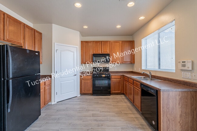 Building Photo - 4923 E Chickweed Dr