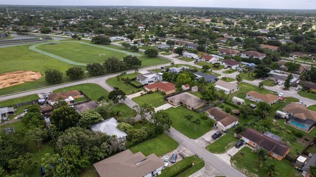Building Photo - ** GOLDEN GATE CITY ** 3 BED + DEN / 2 BATH - FENCED YARD - NO HOA! - ANNUAL RENTAL