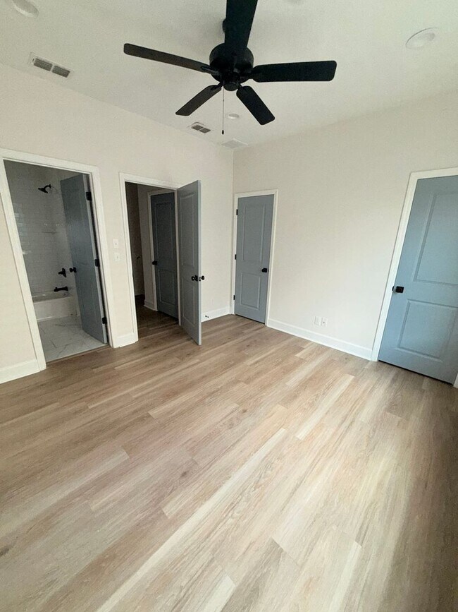 Building Photo - 1321 N Bronough St