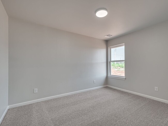 Building Photo - Newer Home available Mid-August 2026- Mustang Park- Storm Shelter