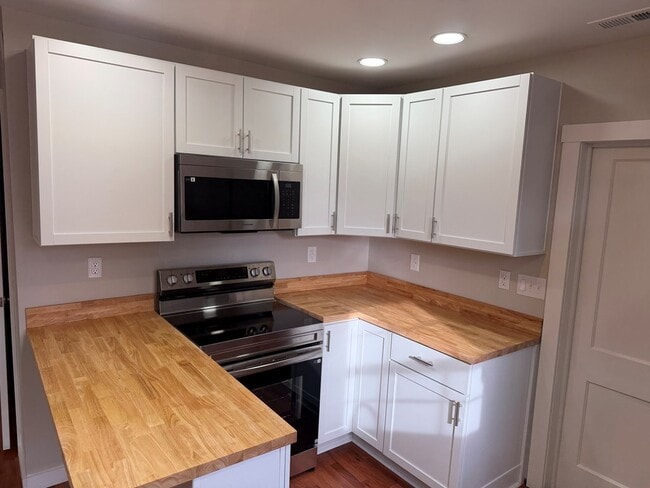 Building Photo - 520 Virginia Ave