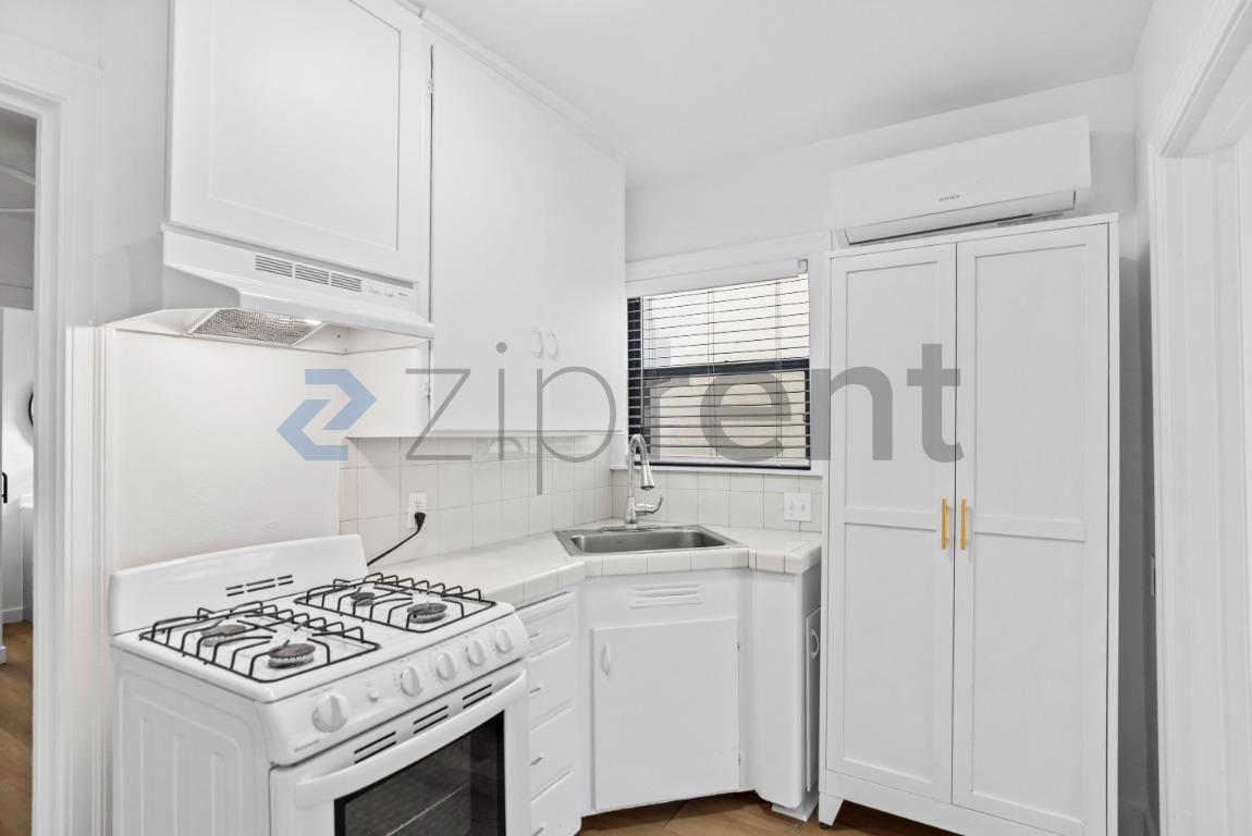 Building Photo - Unit 1