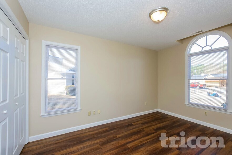 Building Photo - 5 Seton Hall Ct
