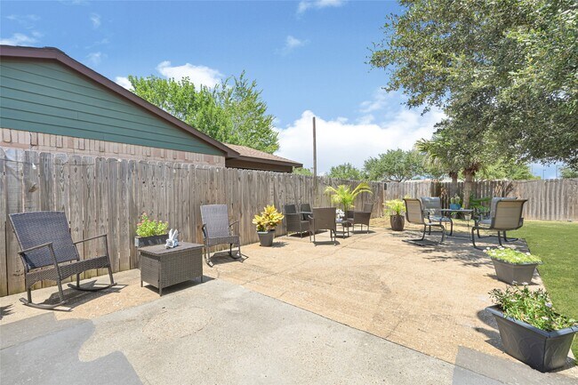 Building Photo - 8031 Summer Pl Dr