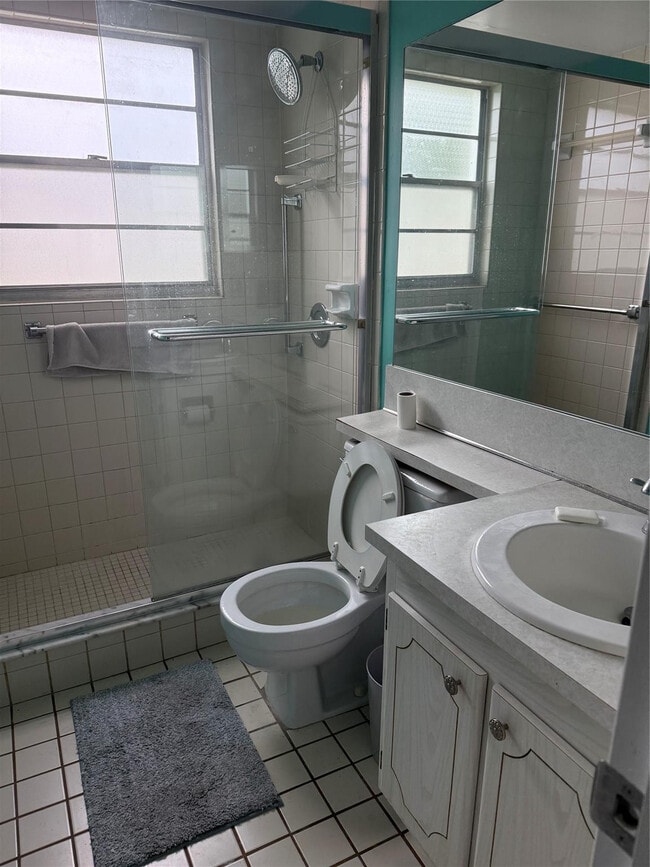 Building Photo - 476 Tilford V