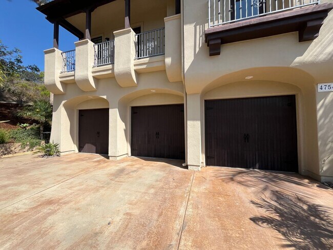 Building Photo - Elegant 5-Bedroom Carmel Valley Home with ...