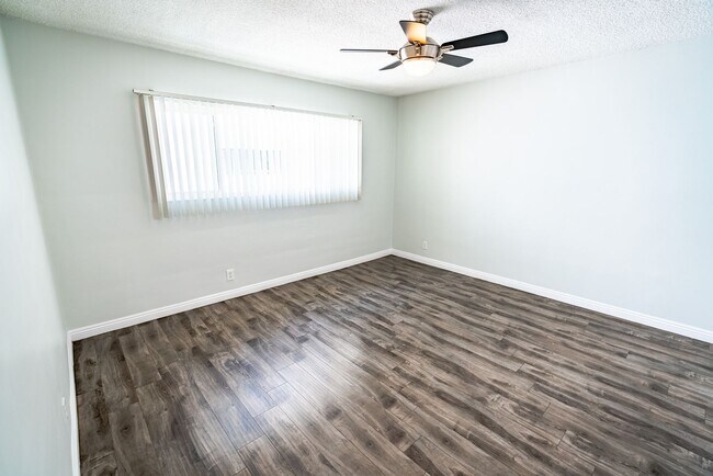 Interior Photo - 350 S Manhattan Pl