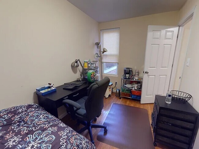 Building Photo - 623 S 42nd St