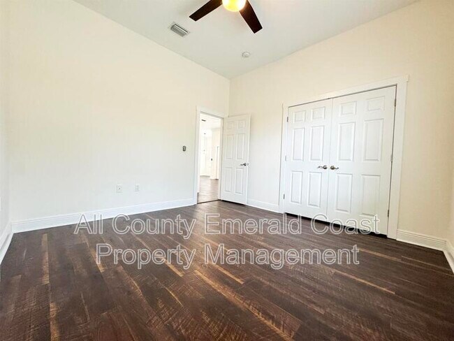 Building Photo - 722 Kelly St