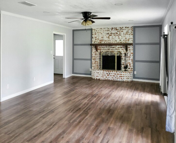 Building Photo - 9092 LA-10