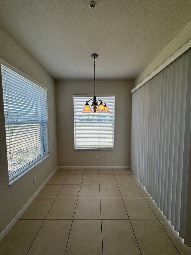 Building Photo - 4401 SW 52nd Cir