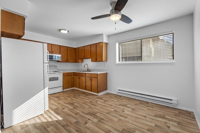 Building Photo - Furnished, Large Luxurious home complete with Washer and Dryer! Large Patio area.