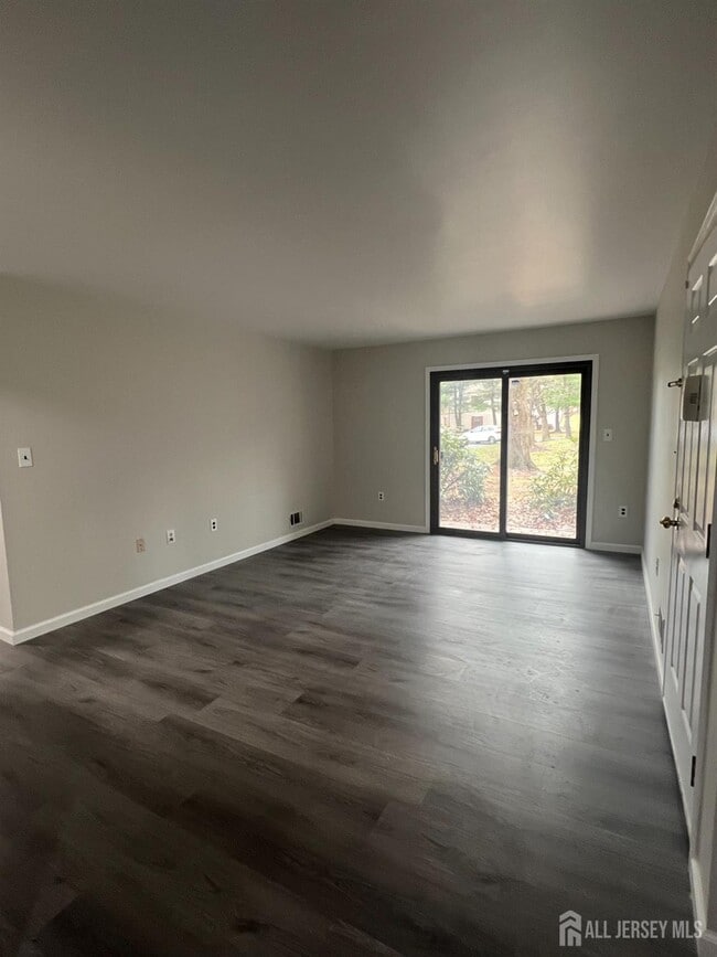 Building Photo - 20 Crabapple Ln