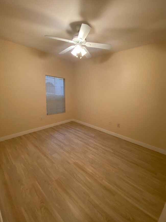 Building Photo - 1ST FLOOR 2 BED, 2 BATH CONDO, GATED COMMU...