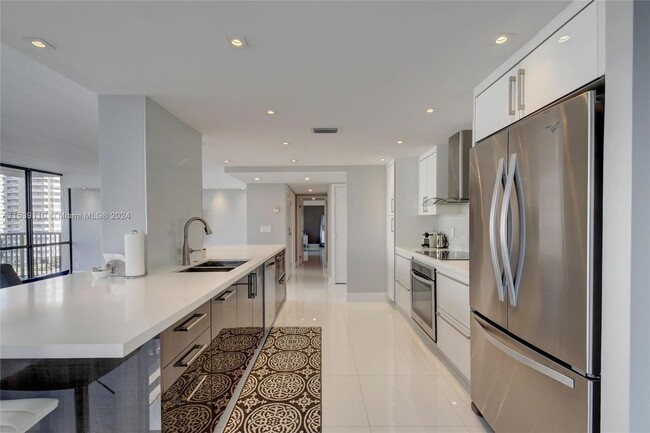 Building Photo - 2049 S Ocean Dr