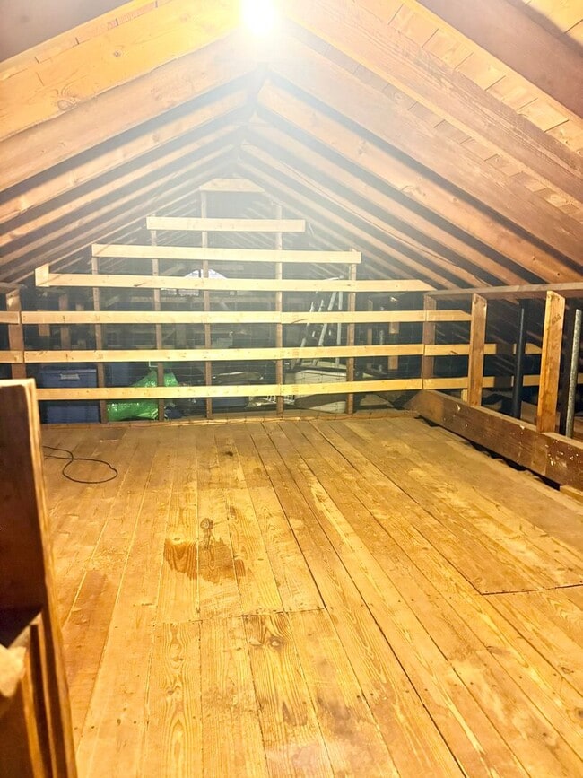 Building Photo - Adorable 2 Bedroom Convenient to I-29, Shopping & More!